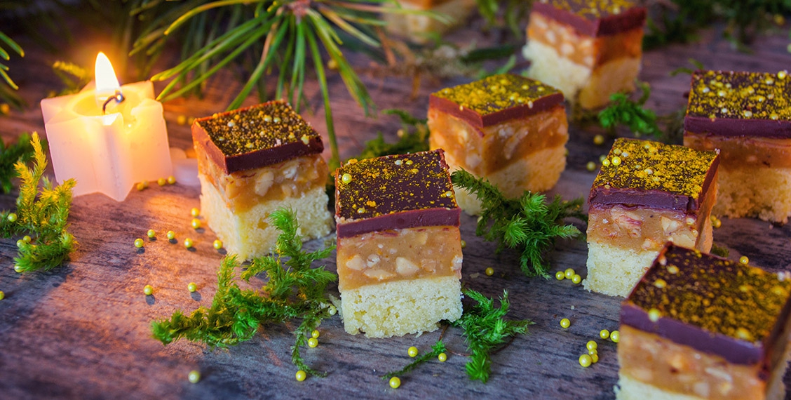 Peanuts-caramel-cubes with turmeric and stardust Peanuts-caramel-cubes with turmeric and stardust