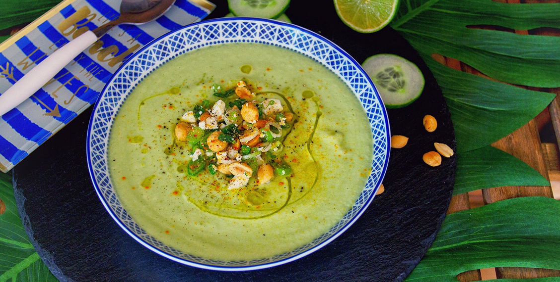 Gurken-Avocado-Süppchen mit Erdnüssen